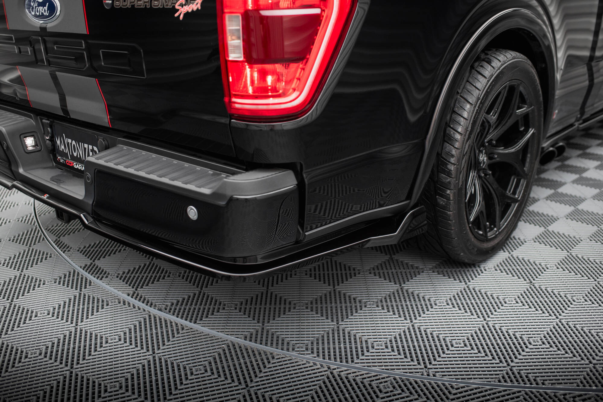 Central Rear Splitter Shelby F150 Super Snake - 3