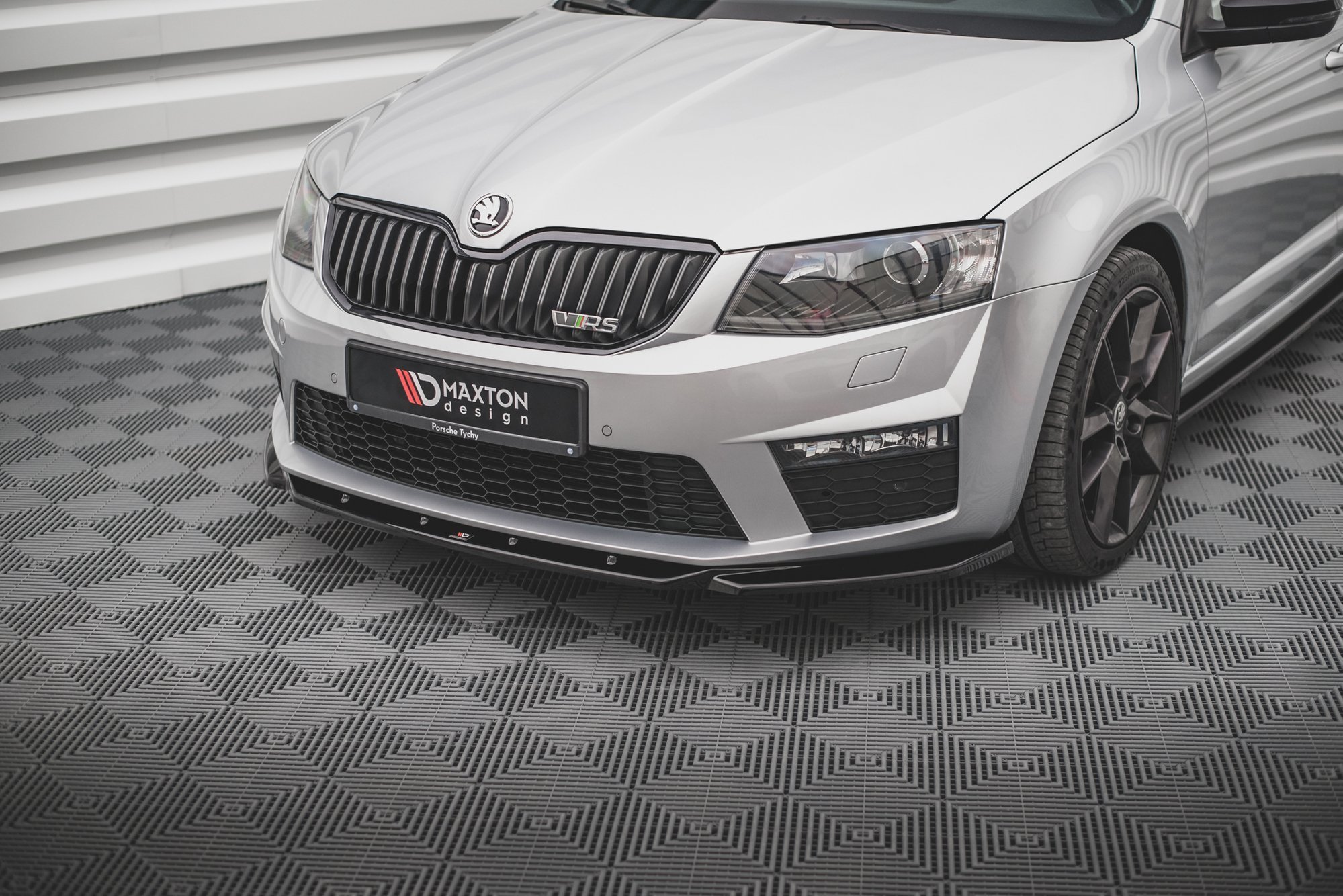 Front Splitter V.4 Skoda Octavia RS Mk3 (2013-2016) - 4