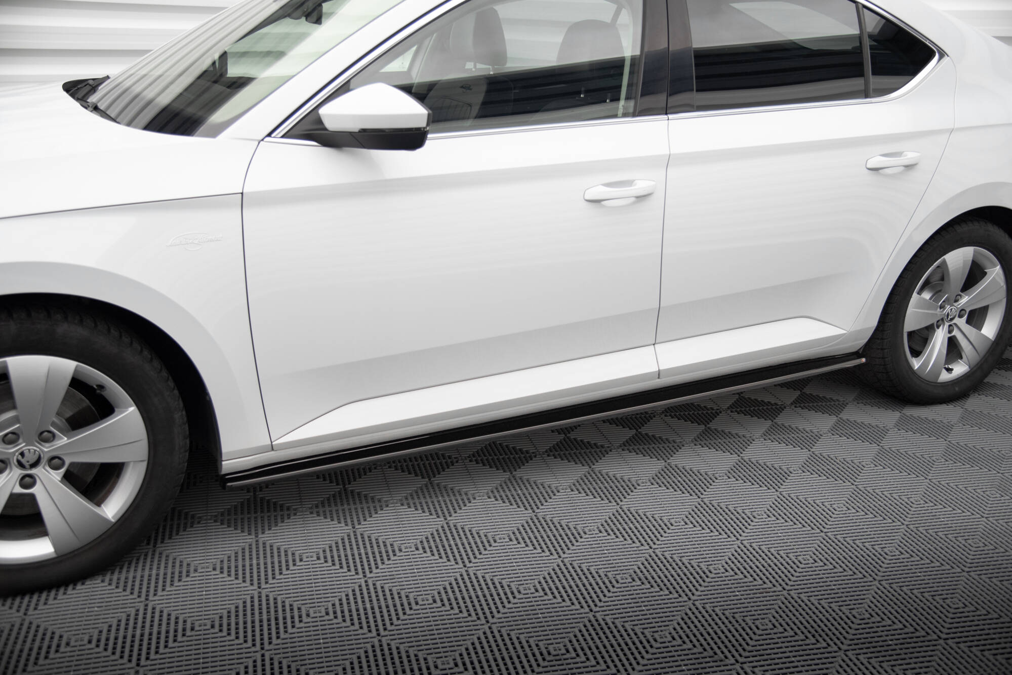 Side Skirts Diffusers Skoda Superb Mk3 - 4