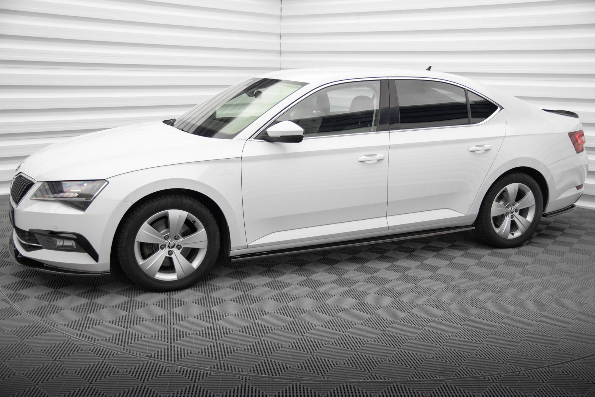 Side Skirts Diffusers Skoda Superb Mk3 - 3