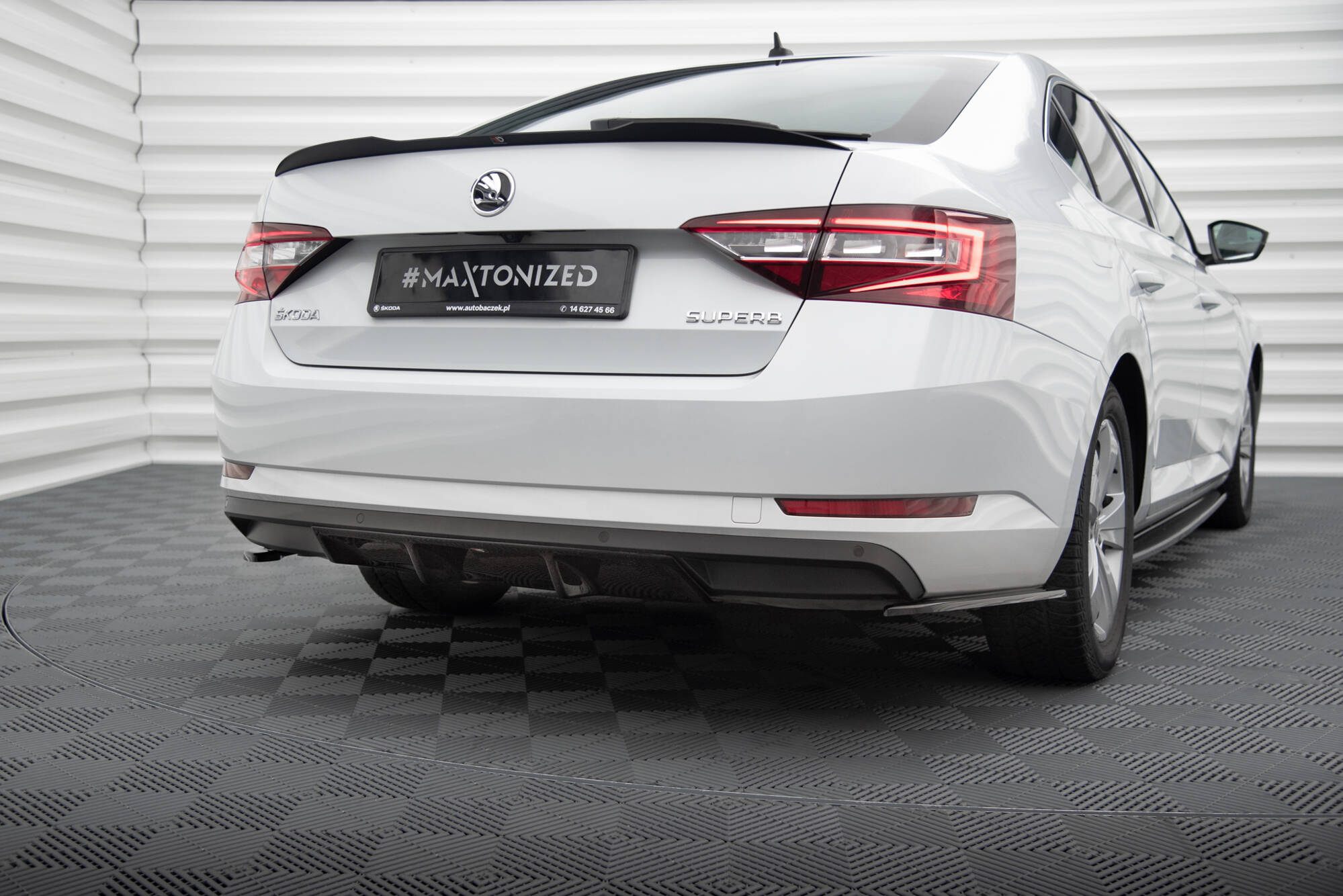 Rear Side Splitters Skoda Superb Mk3 Hatchback / Estate - 4