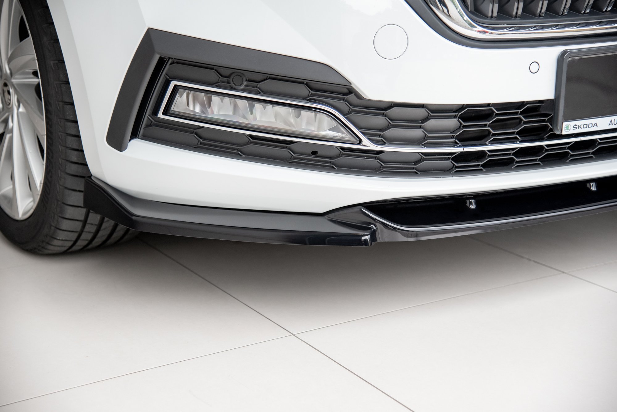 Front Splitter V1 Skoda Octavia MK4 (2019-) - 5