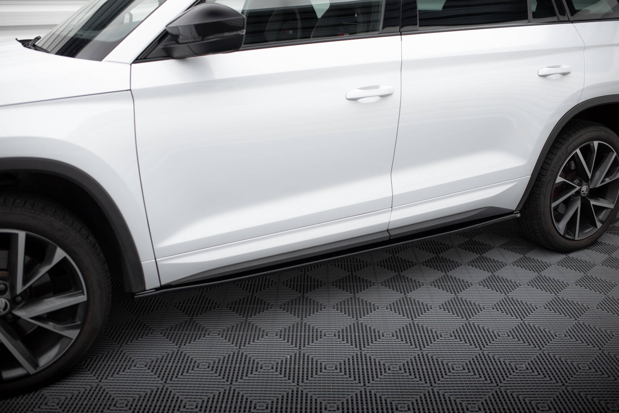 Side Skirts Diffusers Skoda Kodiaq Mk1 Sportline / RS - 3