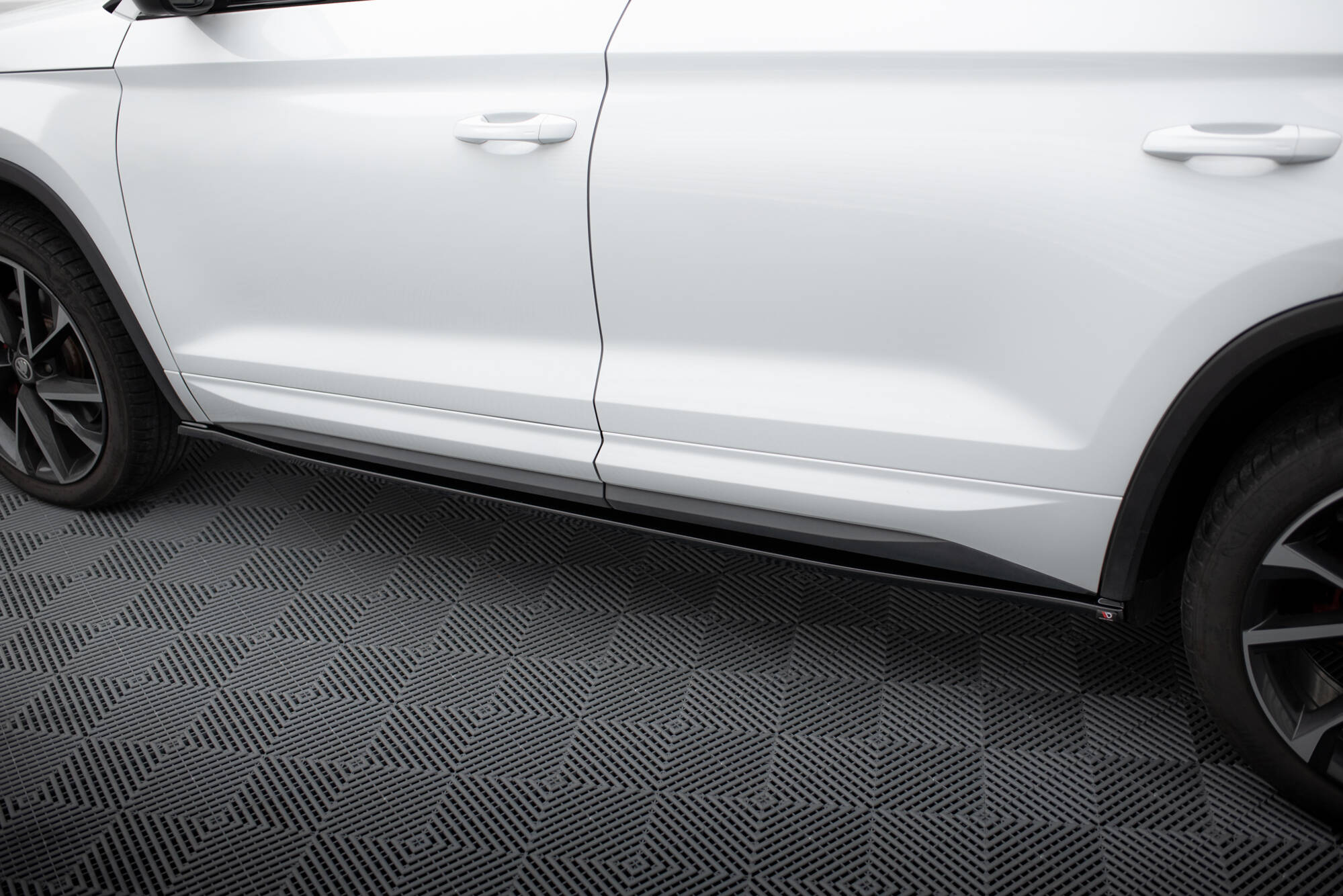 Side Skirts Diffusers Skoda Kodiaq Mk1 Sportline / RS - 4