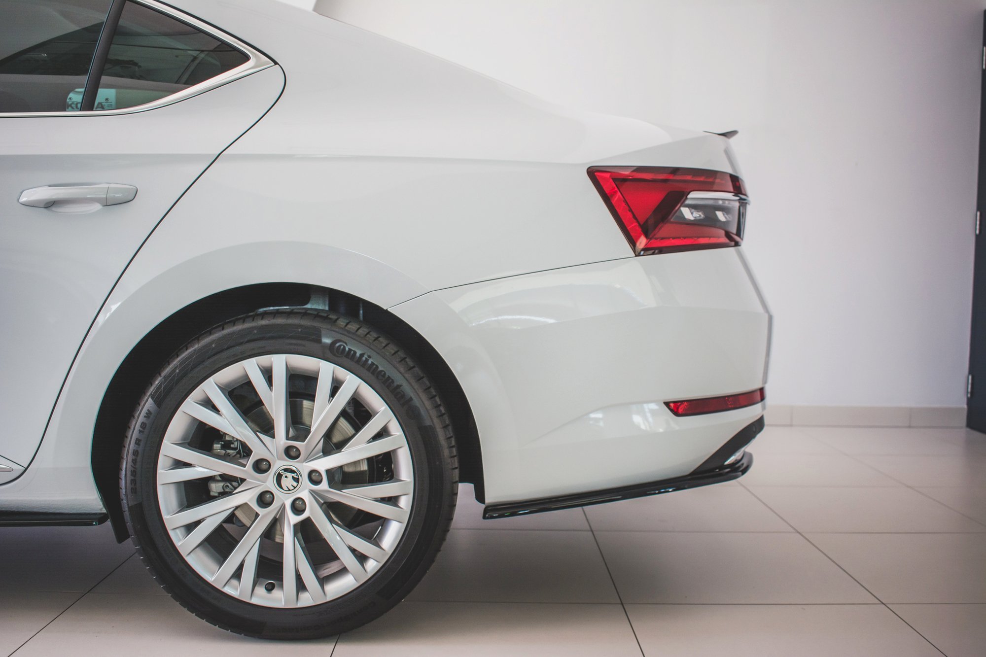 Rear Side Splitters Skoda Superb Mk3 FL Hatchback / Estate (2019-) - 2