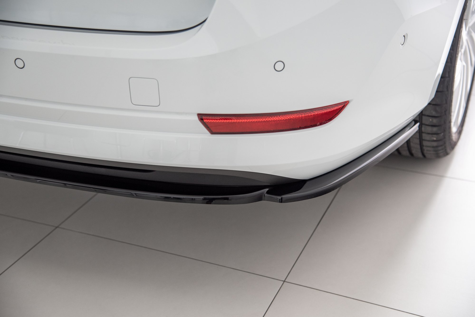 Central Rear Splitter Skoda Octavia MK4 (2019-) - 5
