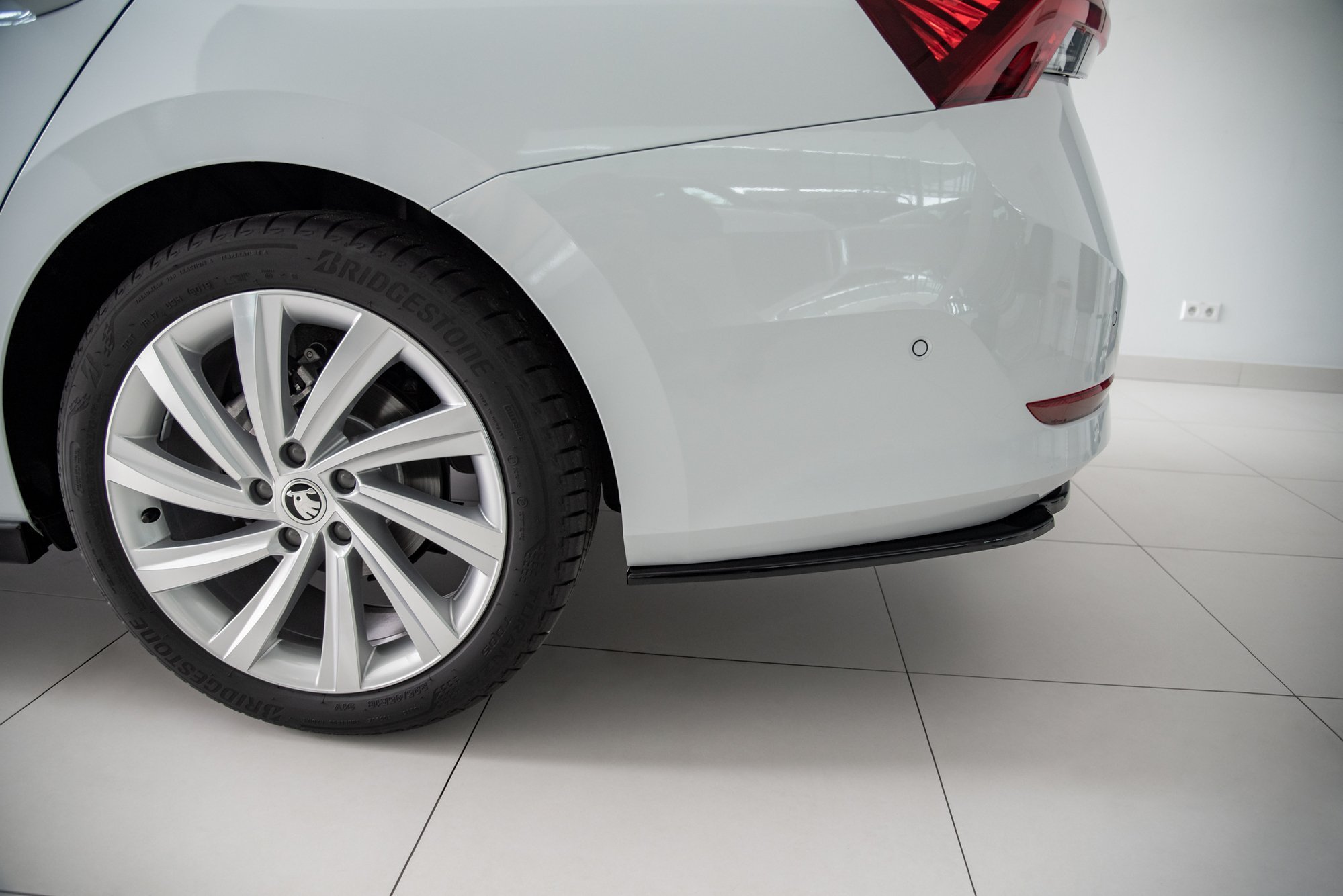 Central Rear Splitter Skoda Octavia MK4 (2019-) - 2