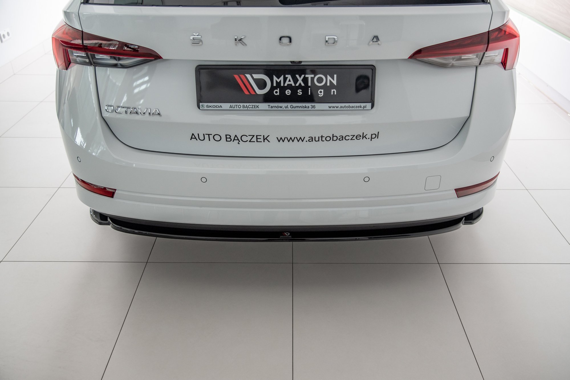 Central Rear Splitter Skoda Octavia MK4 (2019-) - 3