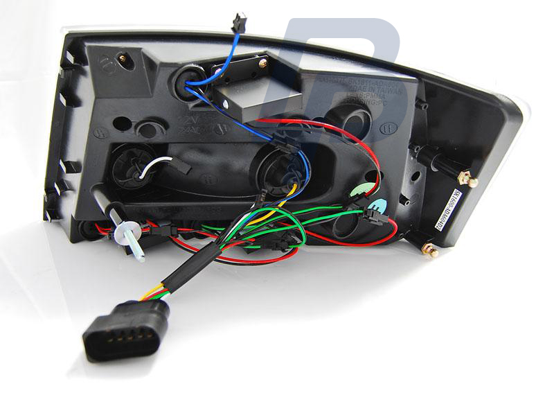 AUDI A6 C6 SEDAN 04.04-08 SVARTA LED BAKLAMPOR 7PIN - 2
