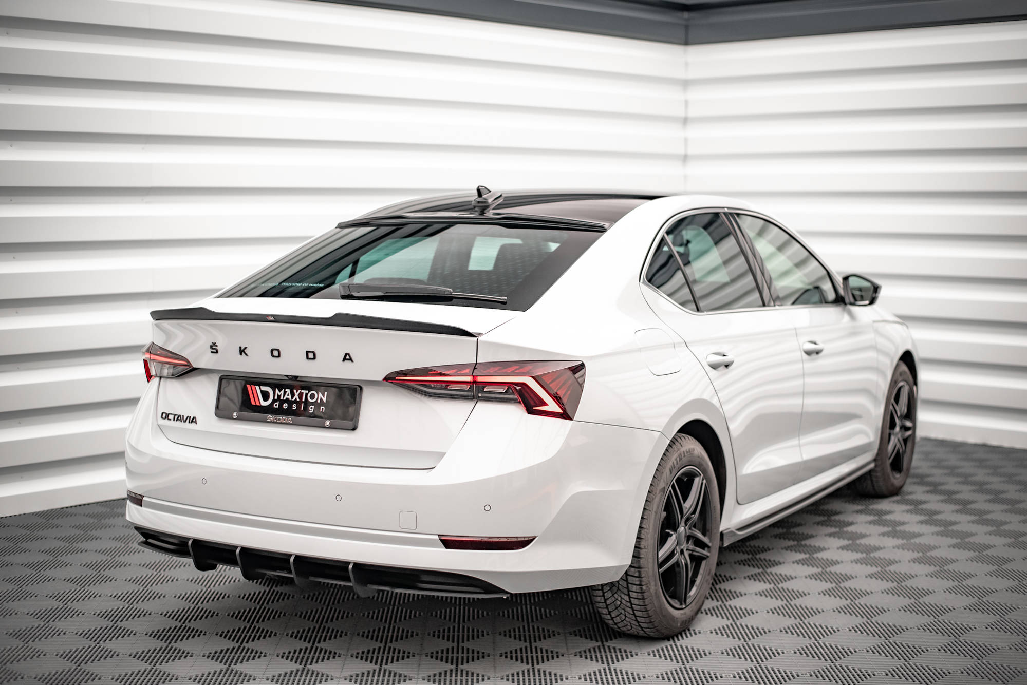 Rear Window Extension  Skoda Octavia Liftback Mk4 (2019-) - 2