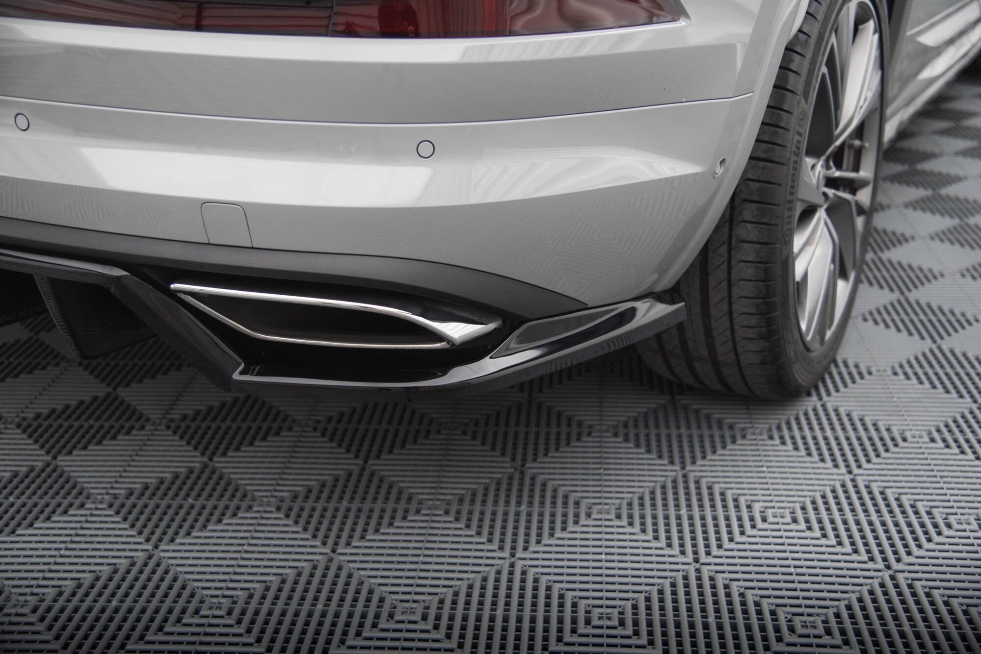 Central Rear Splitter (Vertical Bars) Skoda Kodiaq RS Mk1 Facelift - 6
