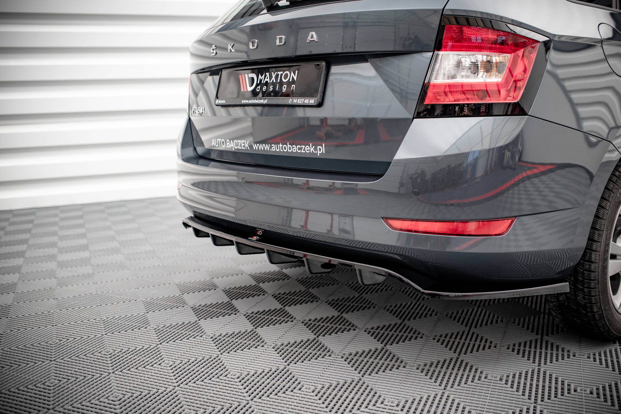 Central Rear Splitter (Vertical Bars) Skoda Fabia Estate Mk3 Facelift - 3