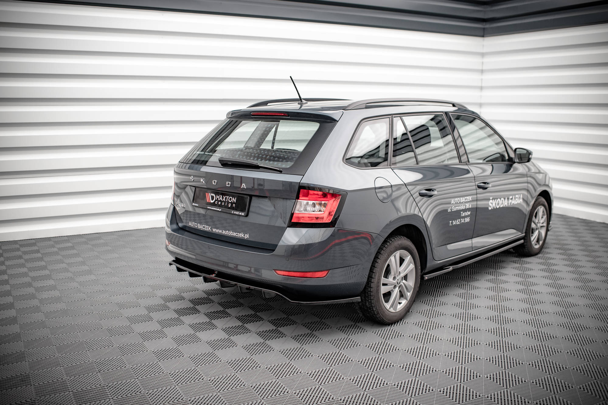 Central Rear Splitter (Vertical Bars) Skoda Fabia Estate Mk3 Facelift - 2