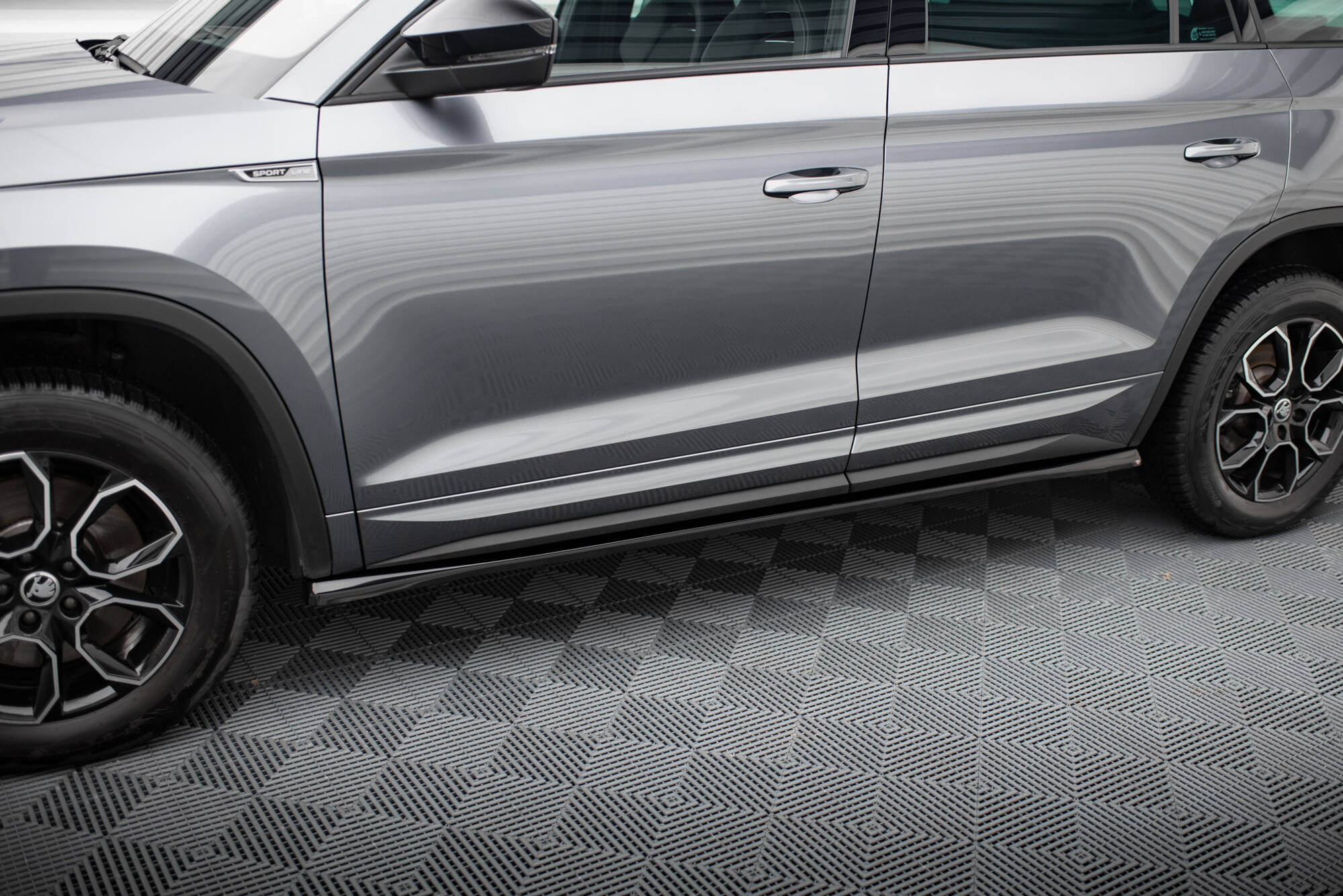 Side Skirts Diffusers Skoda Kodiaq Sportline Mk1 Facelift - 3