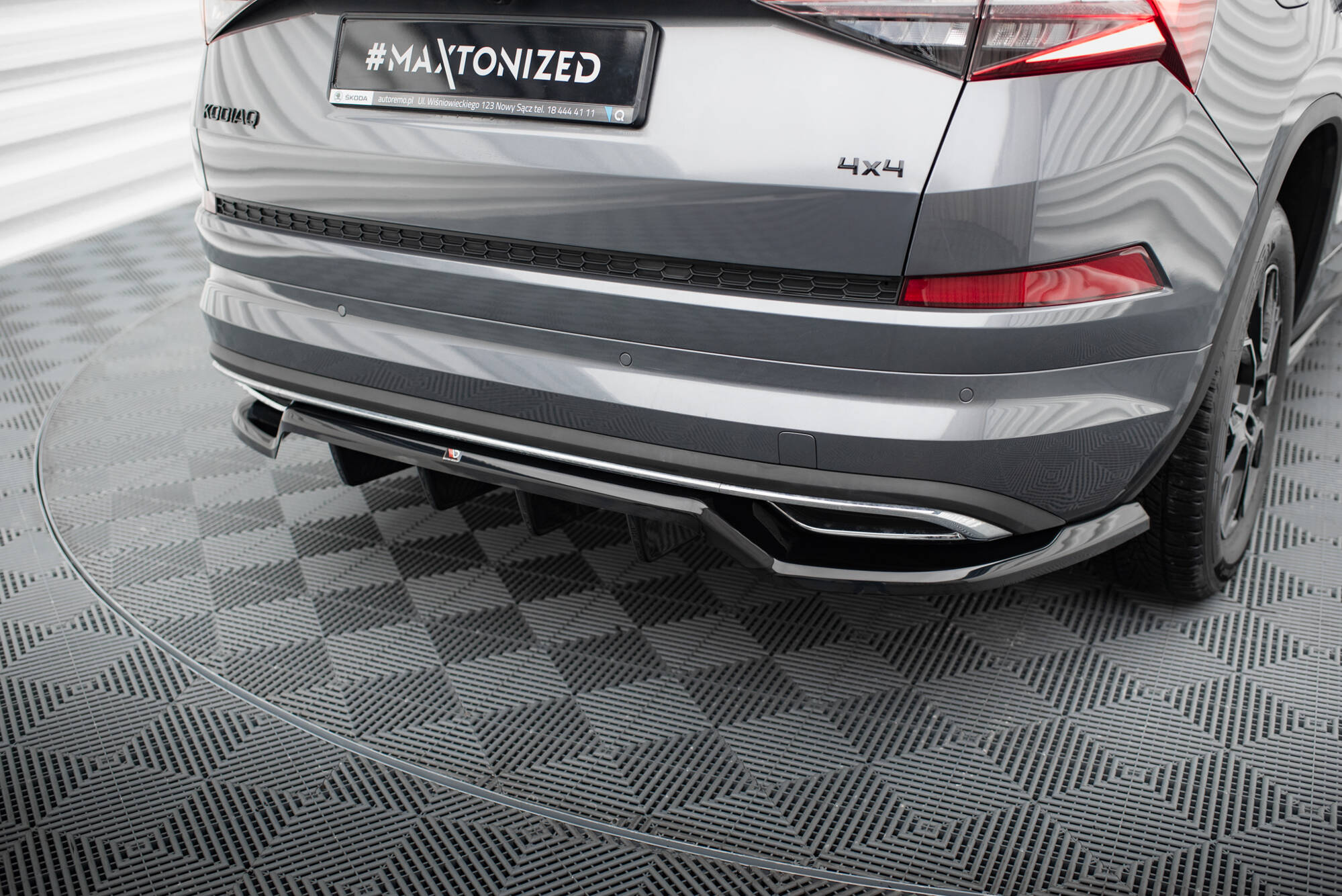 Central Rear Splitter (Vertical Bars) Skoda Kodiaq Sportline Mk1 Facelift - 2