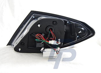MERCEDES C-CLASS W204 SEDAN 07-10 RED WHITE LED TAILLIGHTS BAR