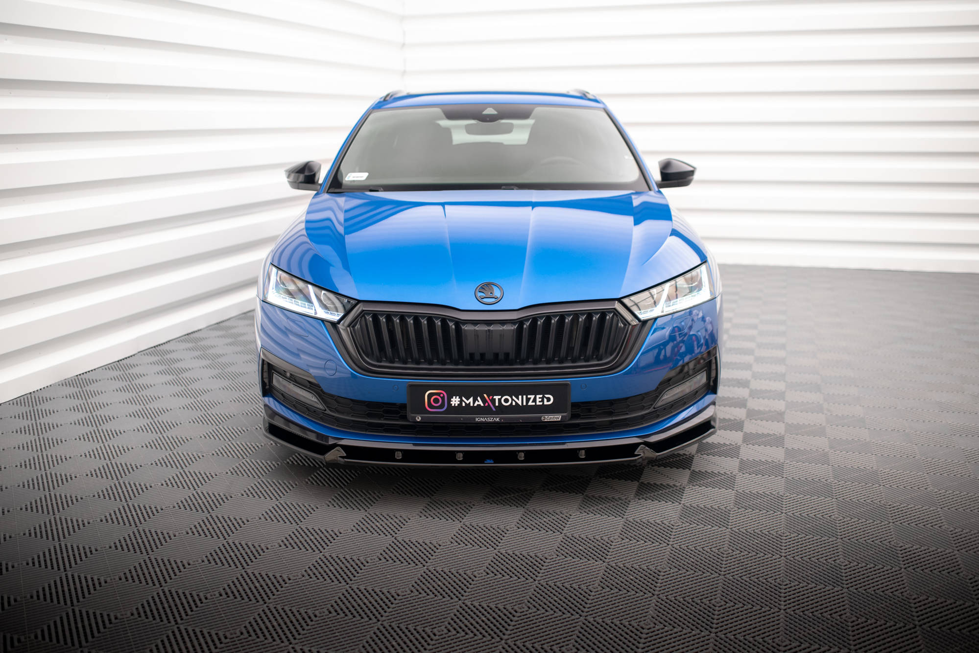 Front Splitter V.1 Skoda Octavia Sportline Mk4 - 2