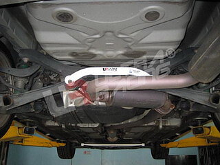 TOYOTA CELICA T23 00+ ULTRARACING 2-PUNKTS BAKRE NEDRE  STABILISERINGSSTAG