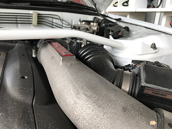 NISSAN SKYLINE R32 ULTRARACING 2-POINT FRONT UPPER STRUTBAR