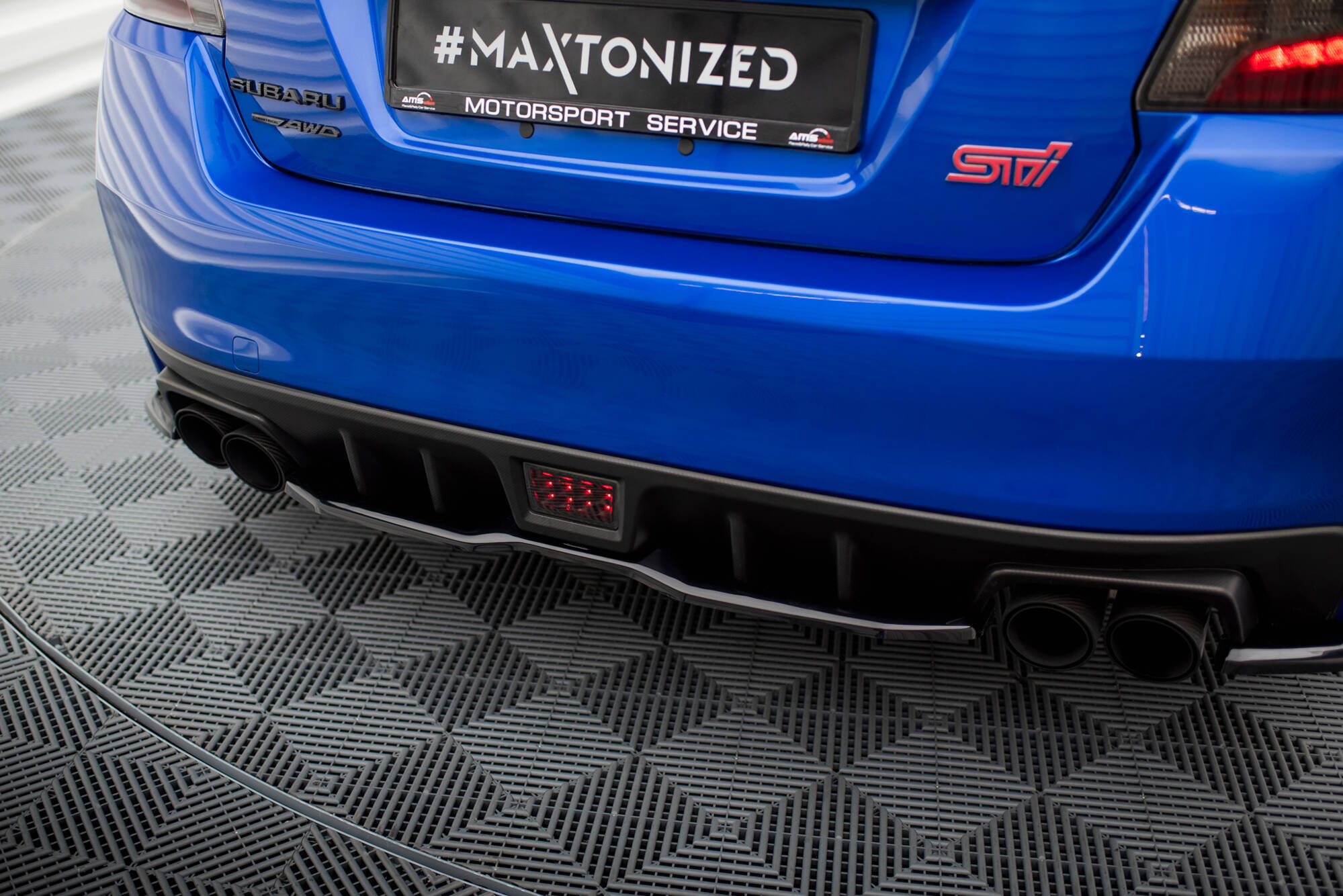 Central Rear Splitter V.2 Subaru WRX STI Mk1 - 4