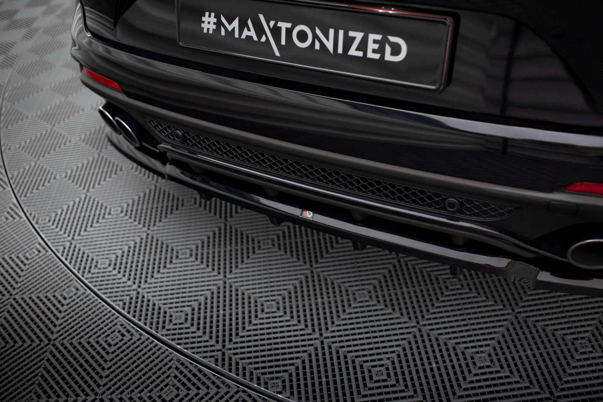 Central Rear Splitter (Vertical Bars) Alfa Romeo Stelvio Quadrifoglio Mk1 - 5