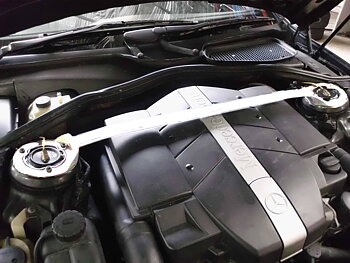MERCEDES S-CLASS 98-05 W220 ULTRARACING FRONT UPPER STRUTBAR
