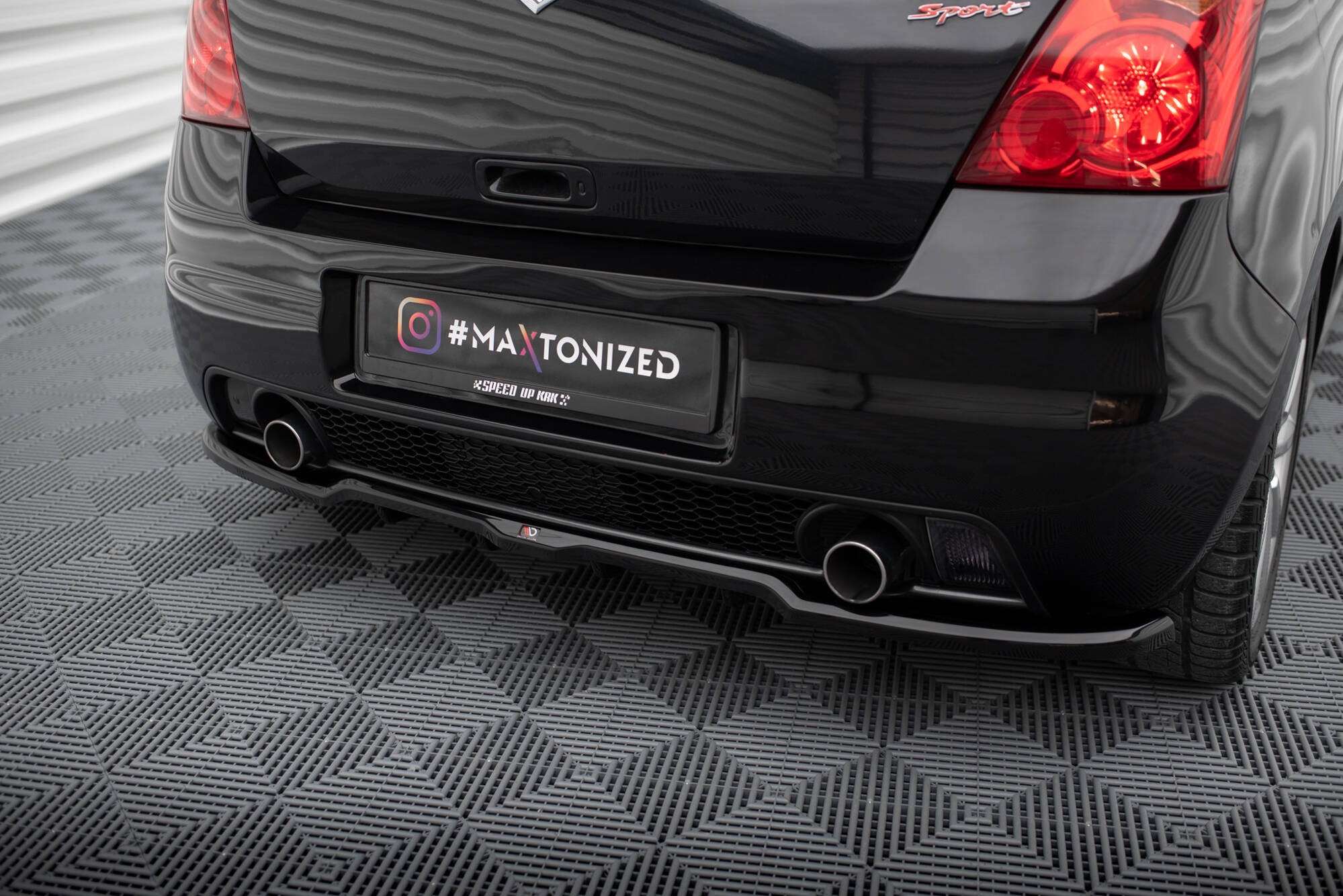 Central Rear Splitter (Vertical Bars) Suzuki Swift Sport Mk4 - 3
