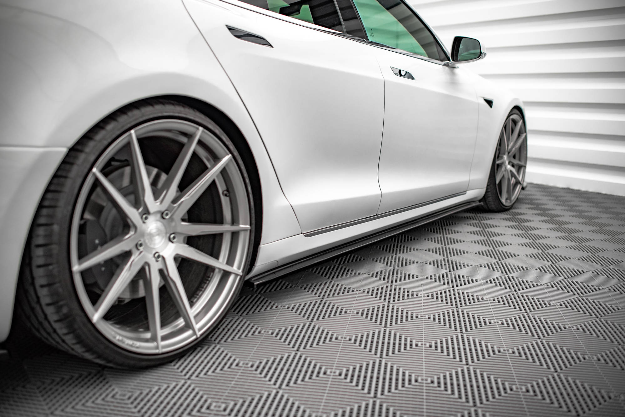 Side Skirts Diffusers Tesla Model S Facelift - 2