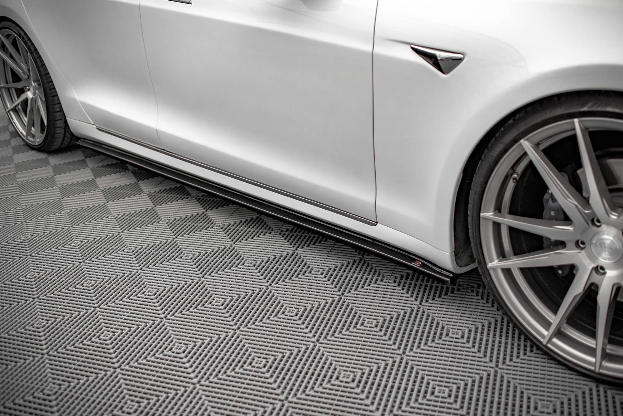 Side Skirts Diffusers Tesla Model S Facelift - 4