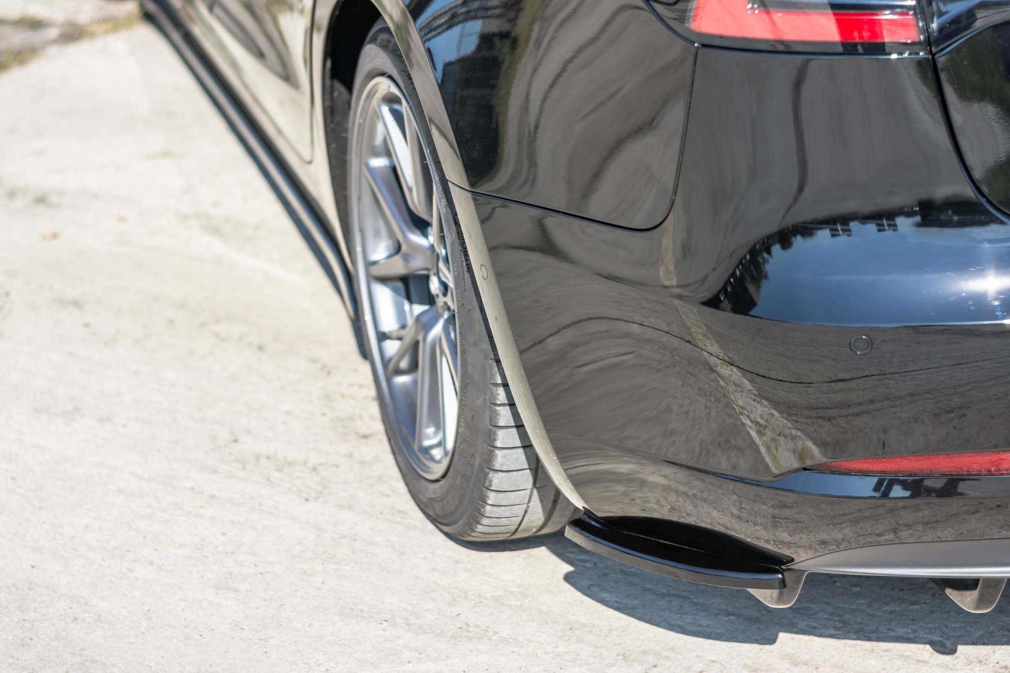 Rear Side Splitters Tesla Model 3 - 4