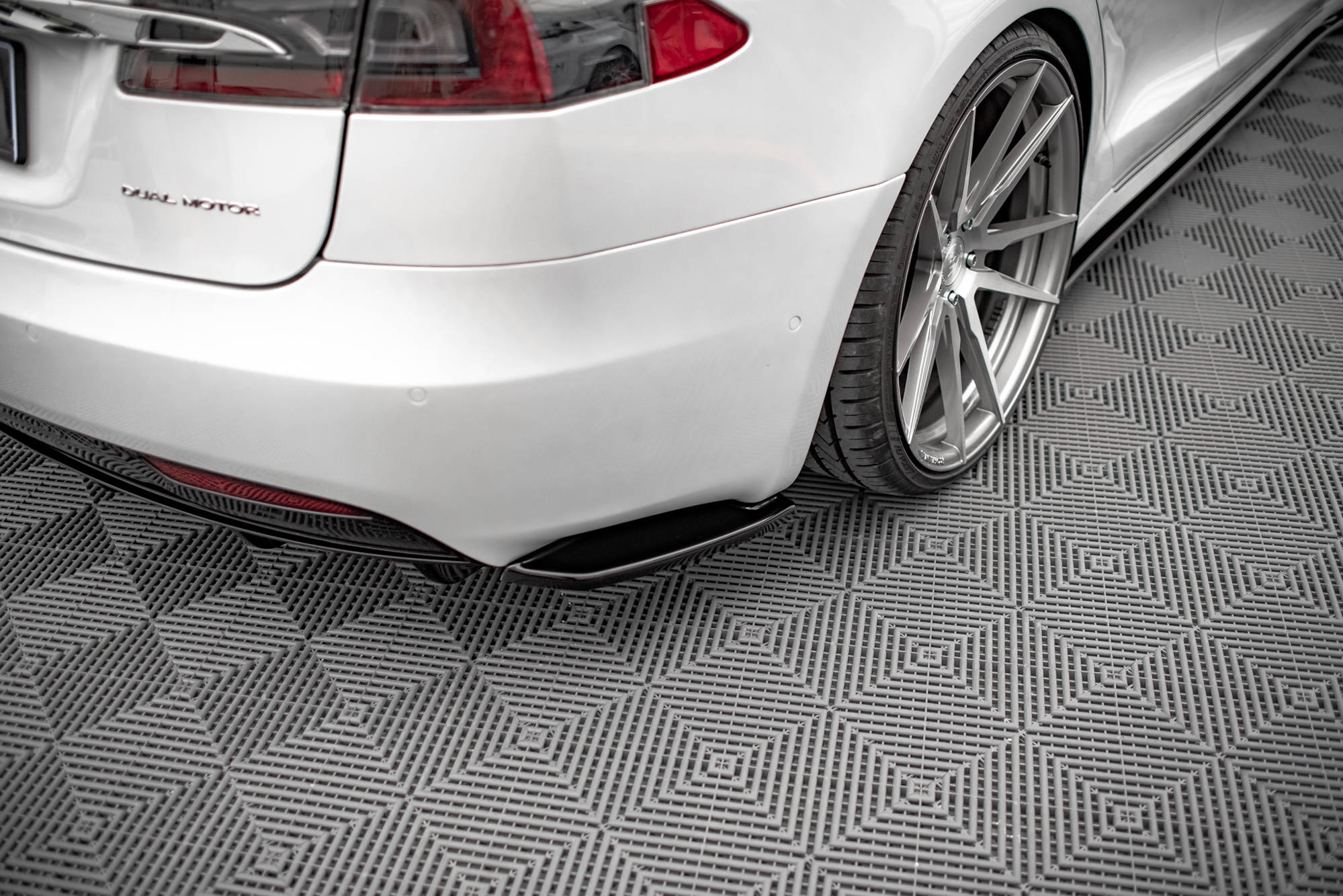 Rear Side Splitters Tesla Model S Facelift - 5