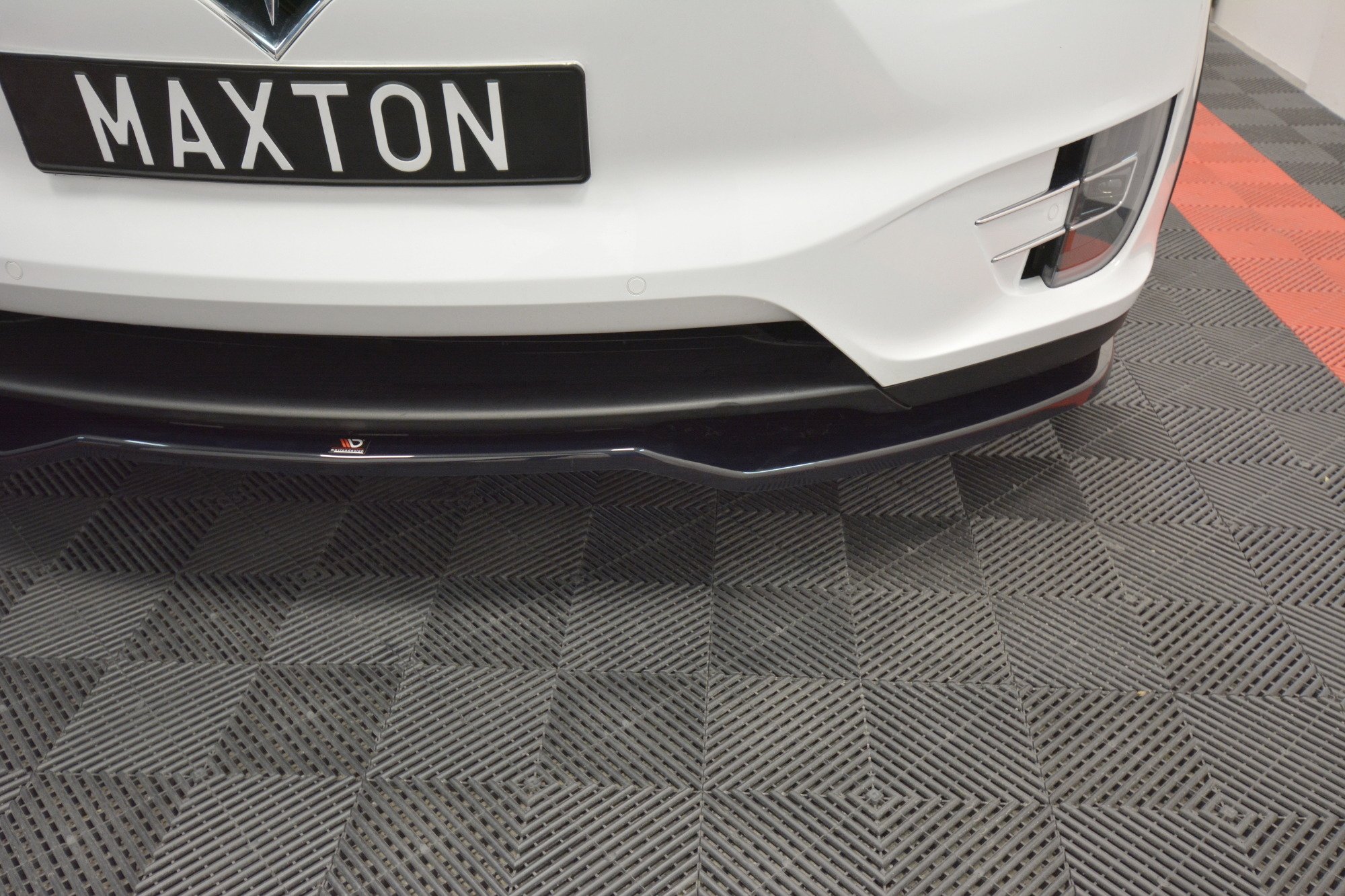 Front Splitter V.2 Tesla Model X (2015-) - 3