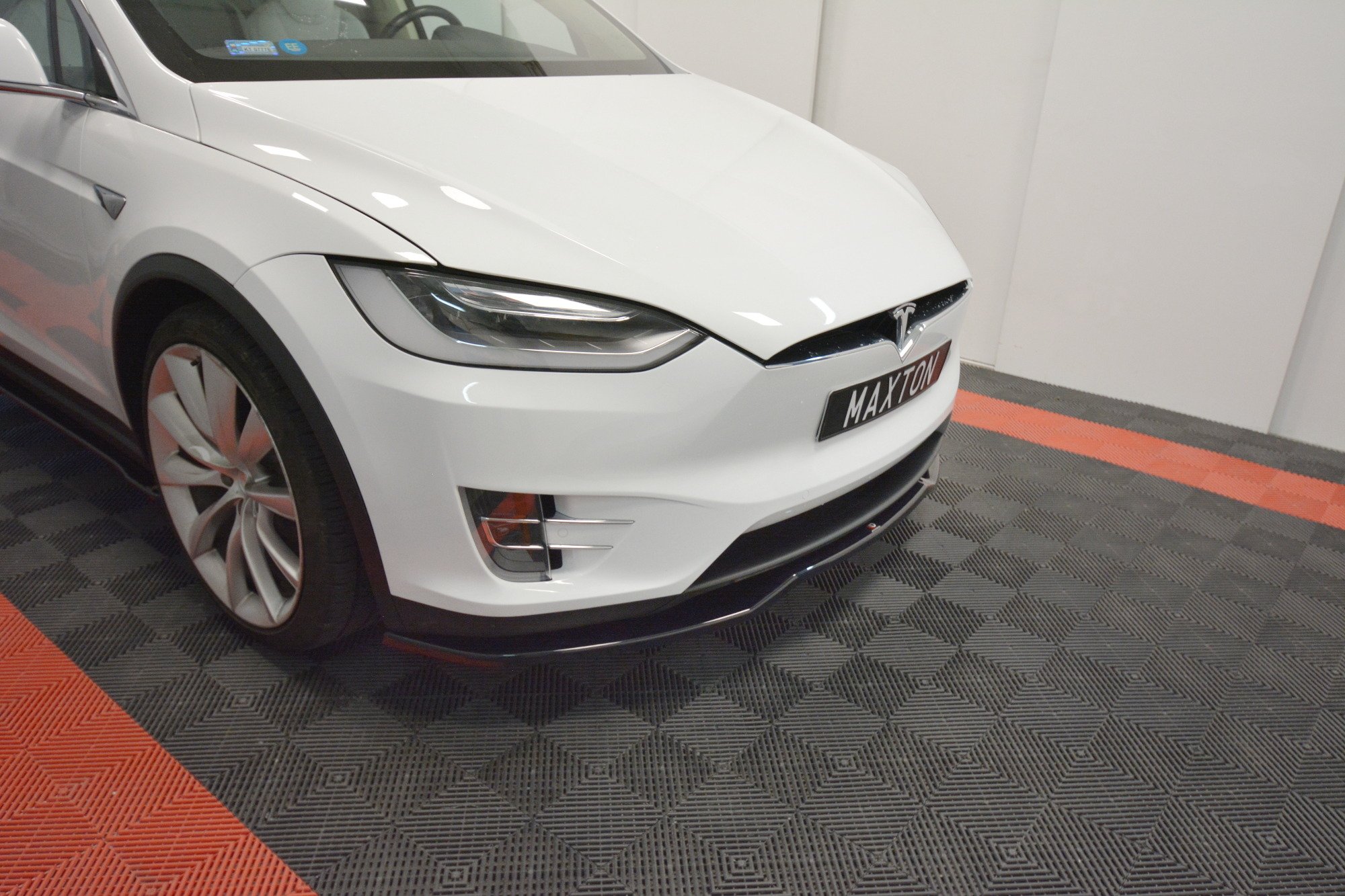 Front Splitter V.2 Tesla Model X (2015-) - 4