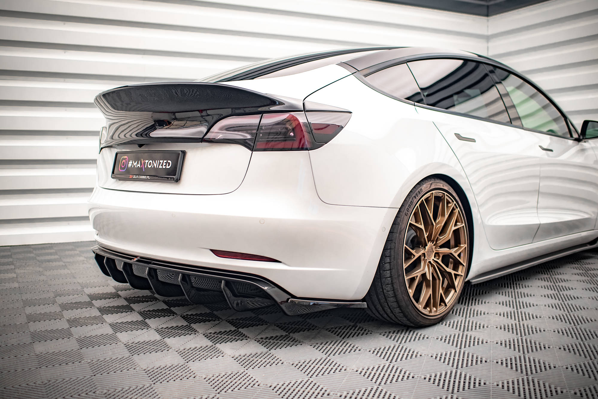 Rear Side Splitters V.2 Tesla Model 3 - 4