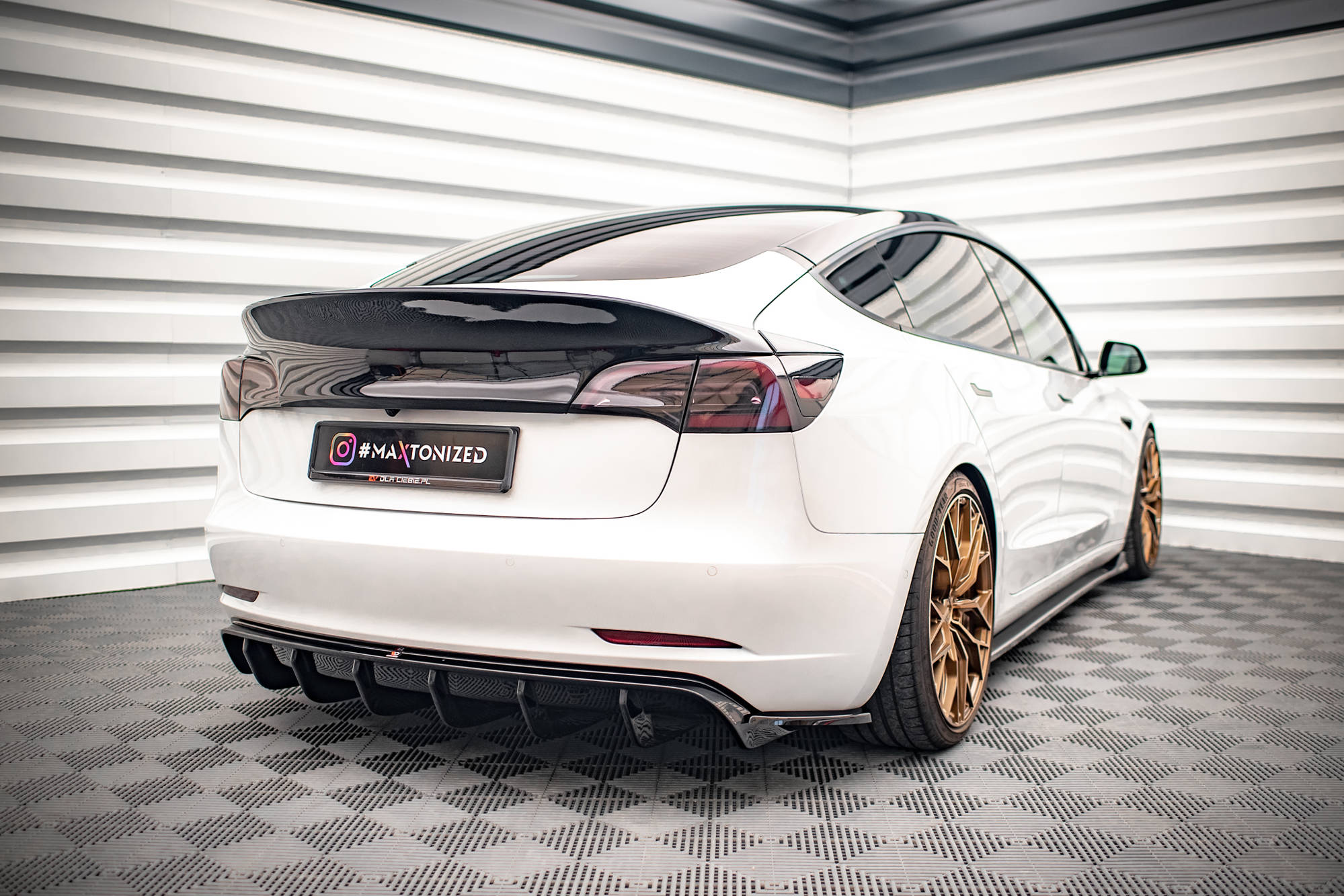 Rear Side Splitters V.2 Tesla Model 3 - 2