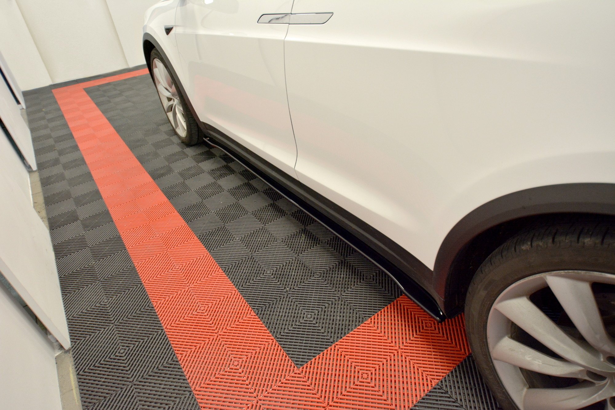 Side Skirts Diffusers V.2 Tesla Model X (2015-) - 4