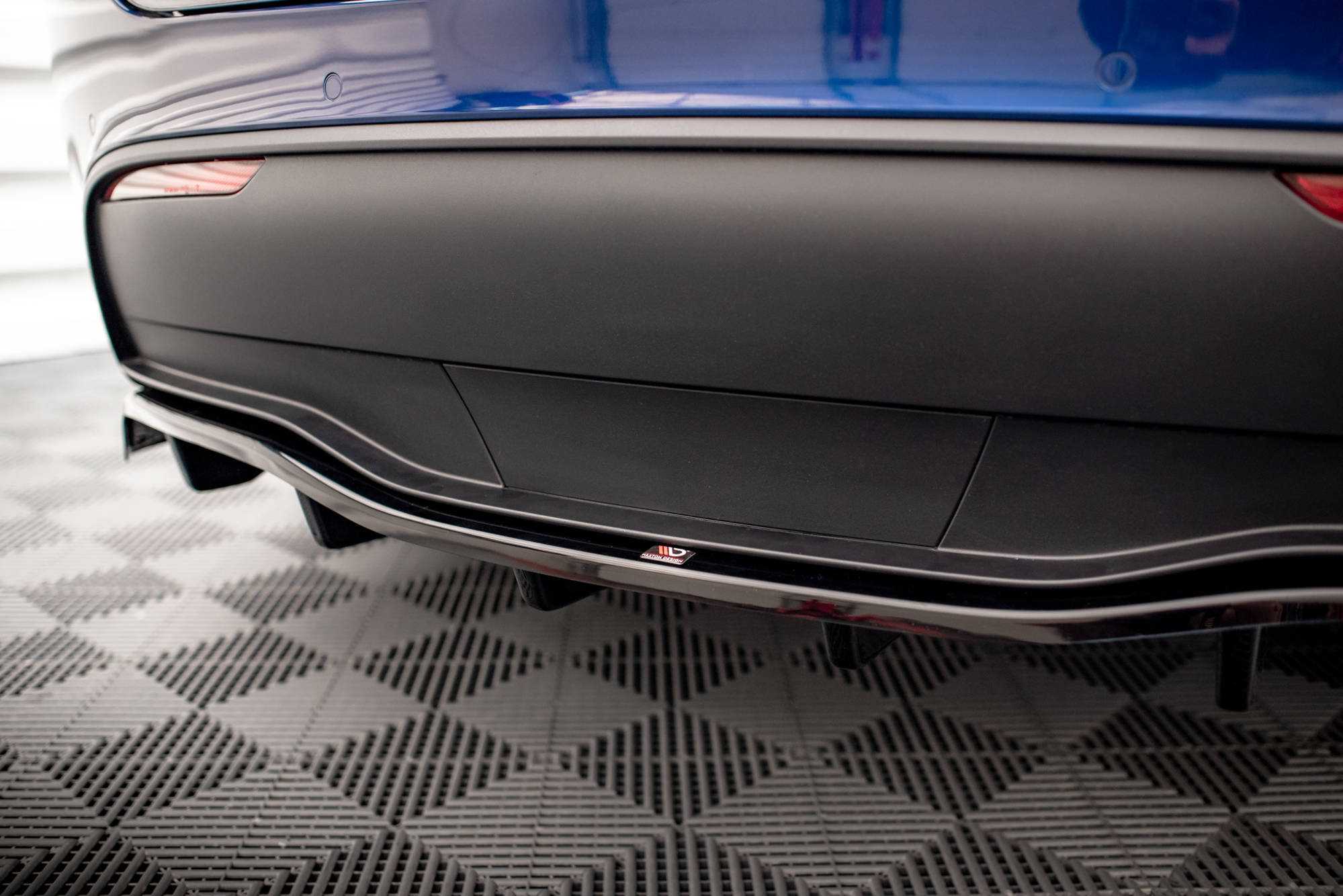 Central Rear Splitter (Vertical Bars) Tesla Model Y - 4
