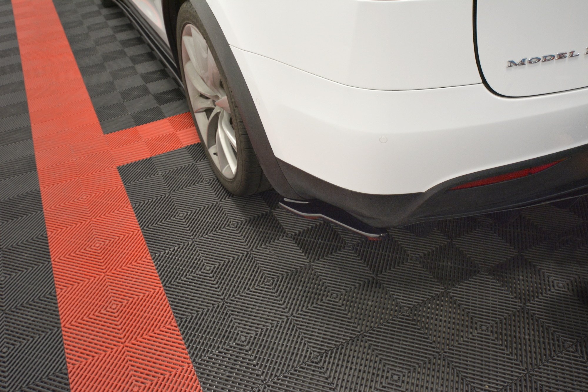 Rear Side Splitters V.2 Tesla Model X (2015-) - 2
