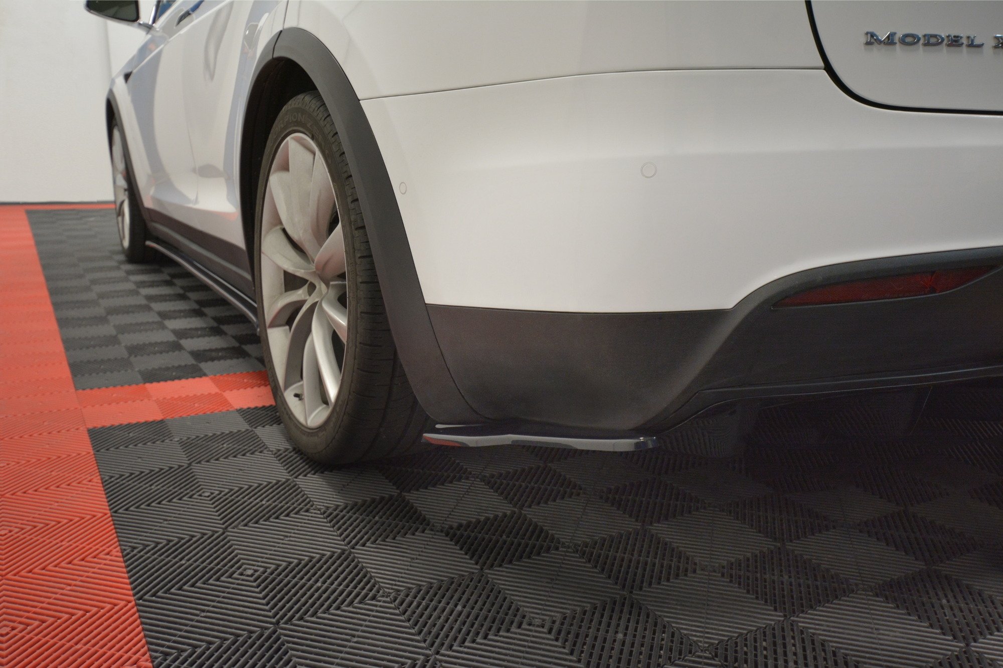 Rear Side Splitters V.2 Tesla Model X (2015-) - 3