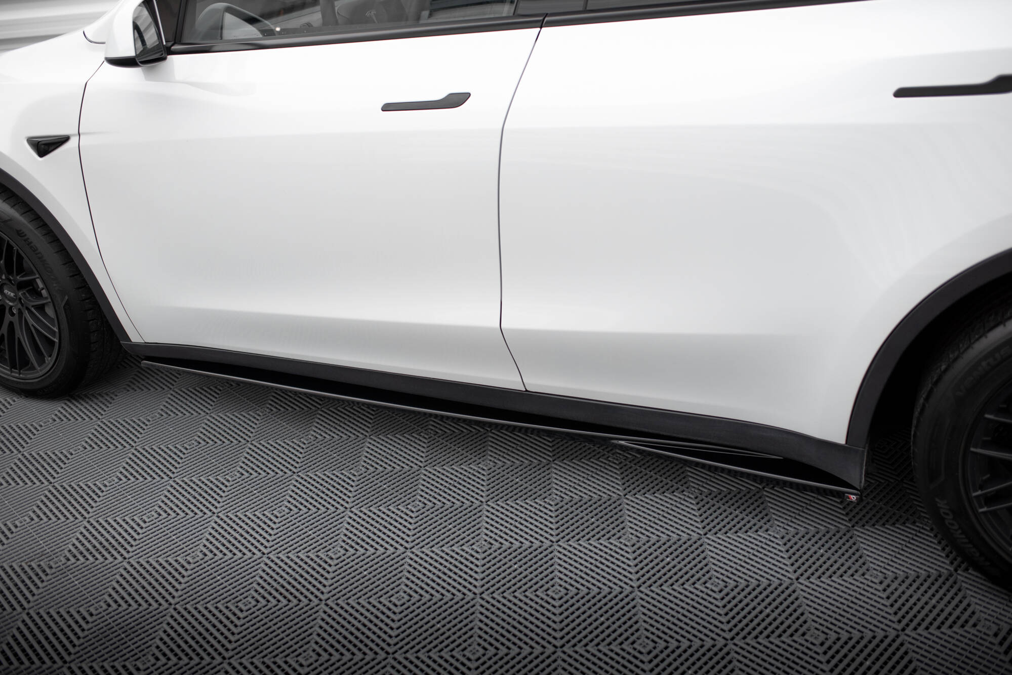 Side Skirts Diffusers V.1 Tesla Model Y - 5