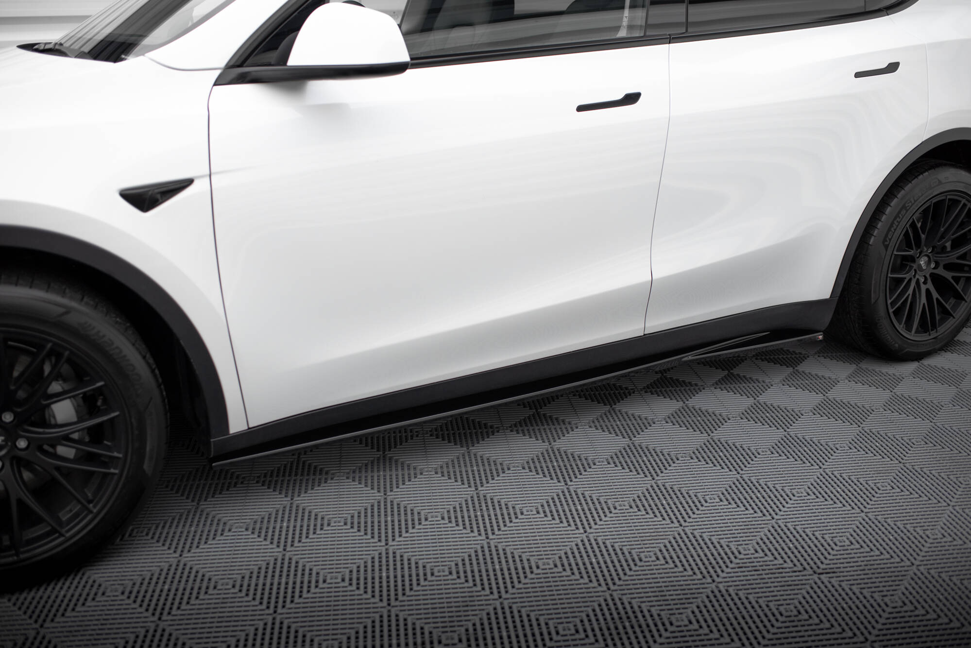 Side Skirts Diffusers V.1 Tesla Model Y - 7