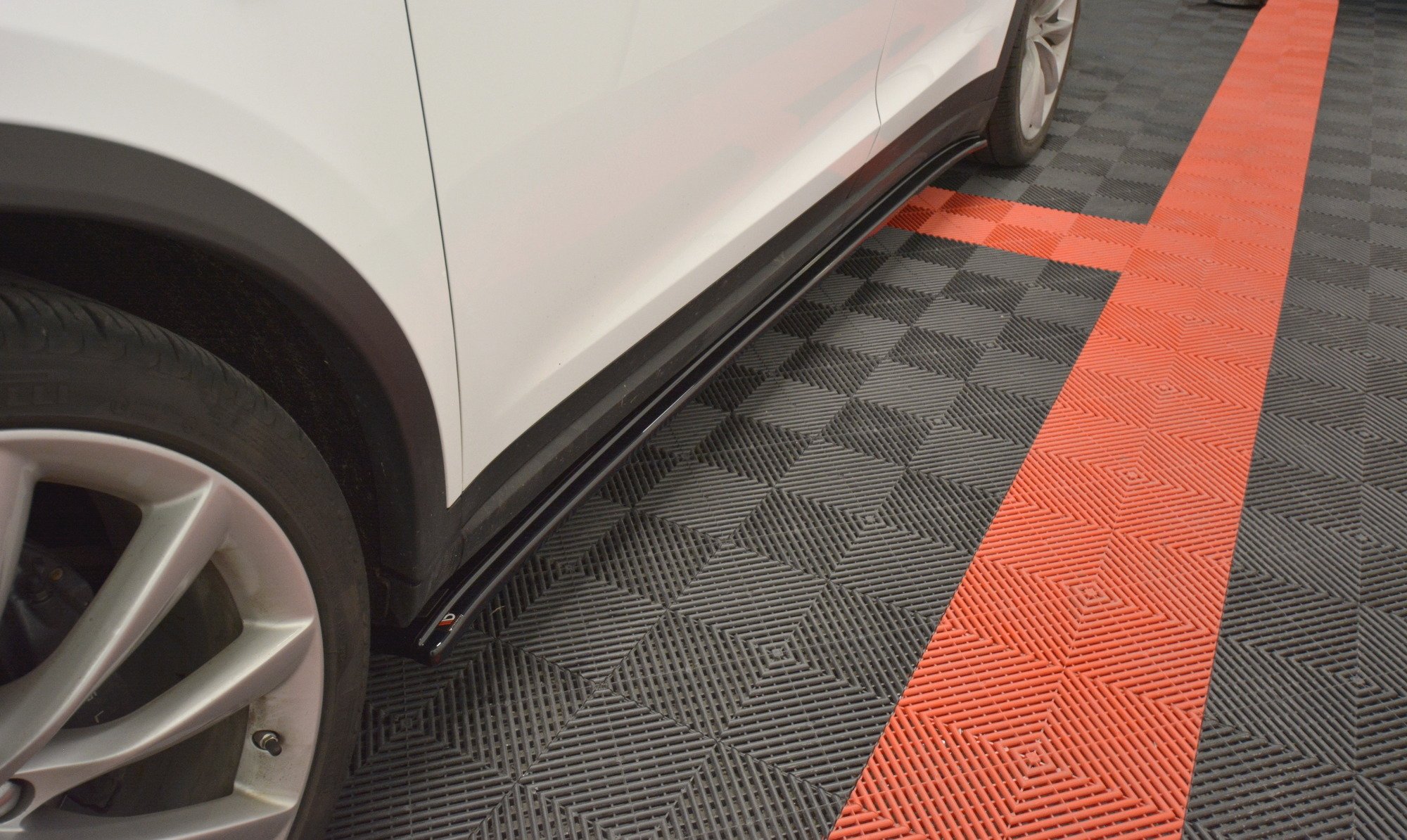 Side Skirts Diffusers V.1 Tesla Model X (2015-) - 3