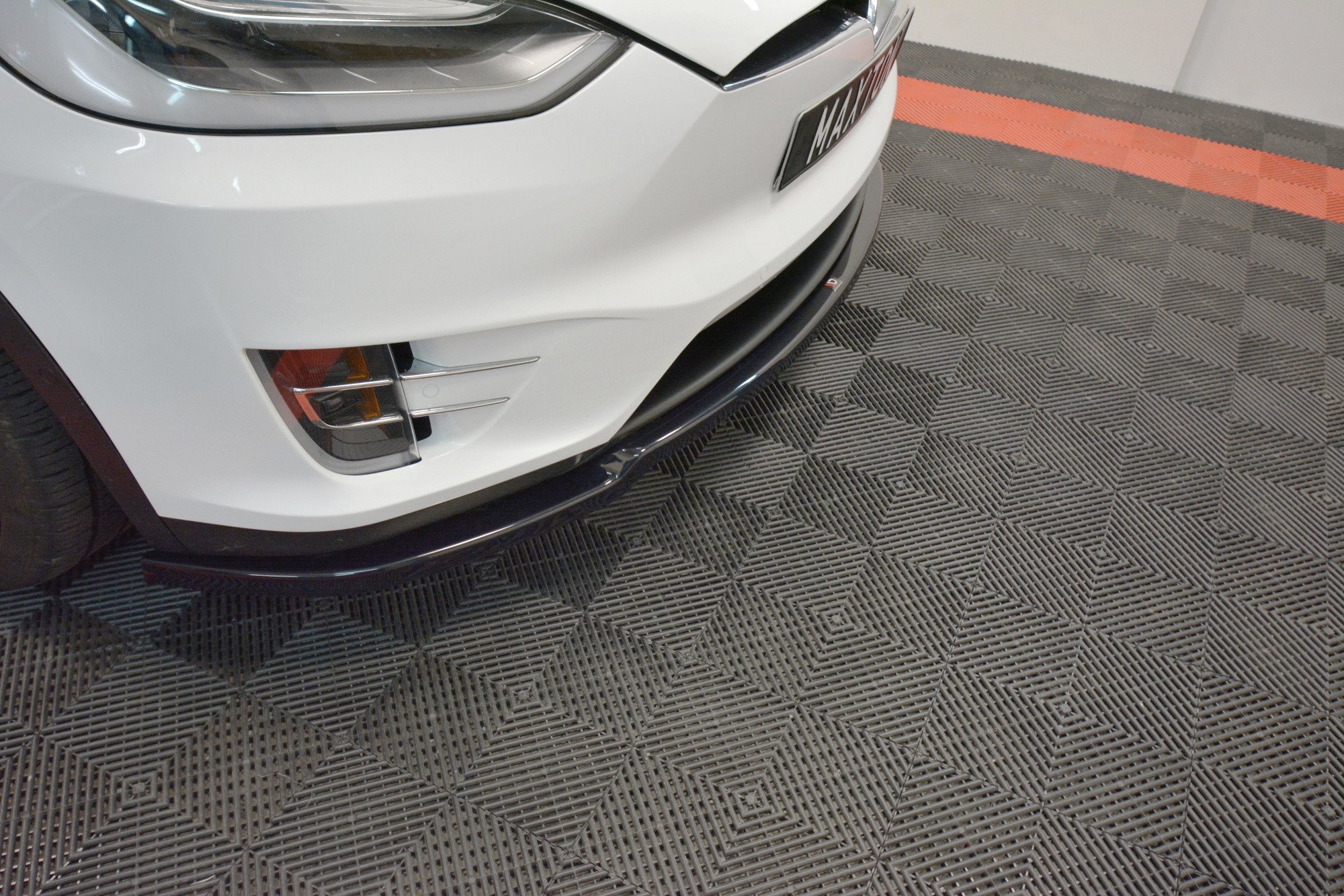 Front Splitter V.1 Tesla Model X (2015-) - 4