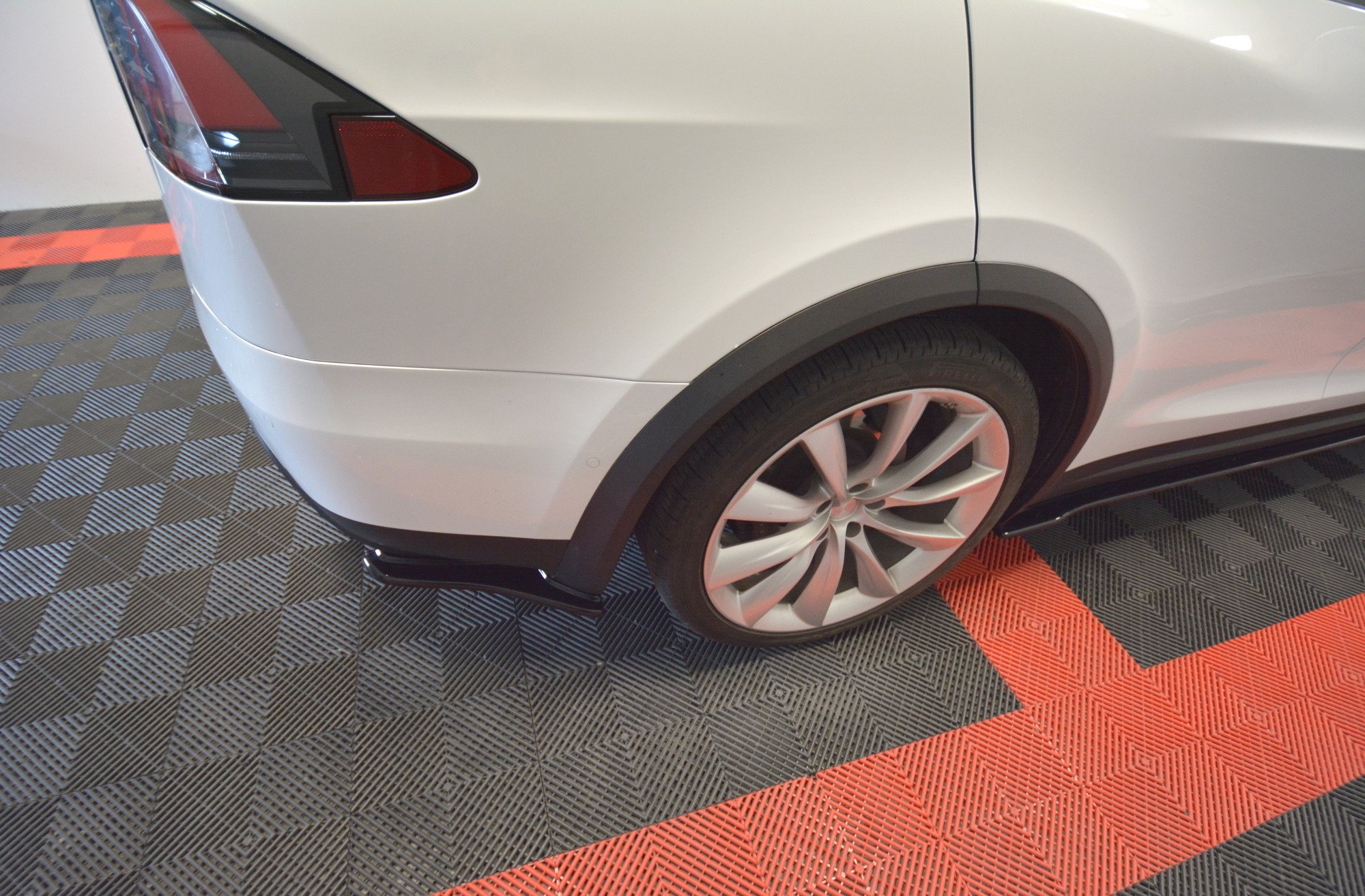 Rear Side Splitters V.1 Tesla Model X - 4