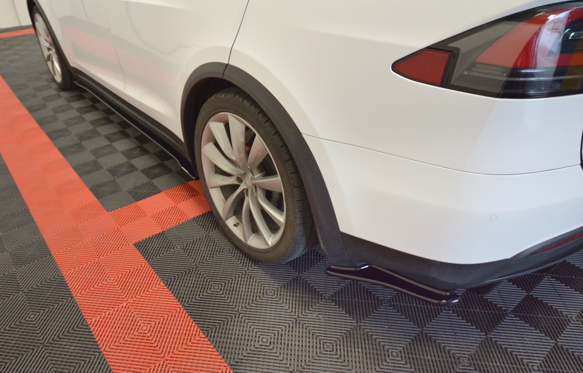 Rear Side Splitters V.1 Tesla Model X - 2