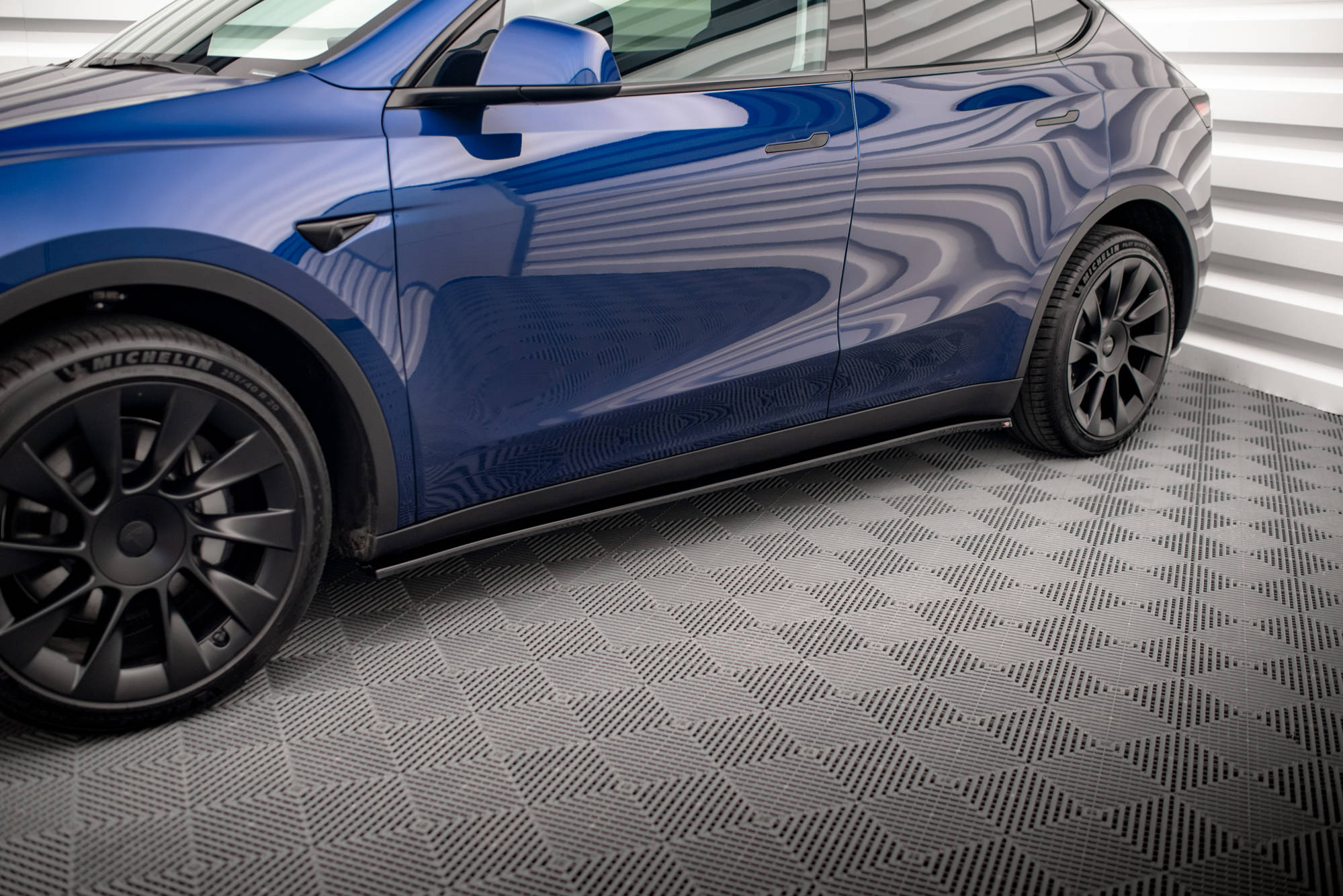 Side Skirts Diffusers V.2 Tesla Model Y - 2