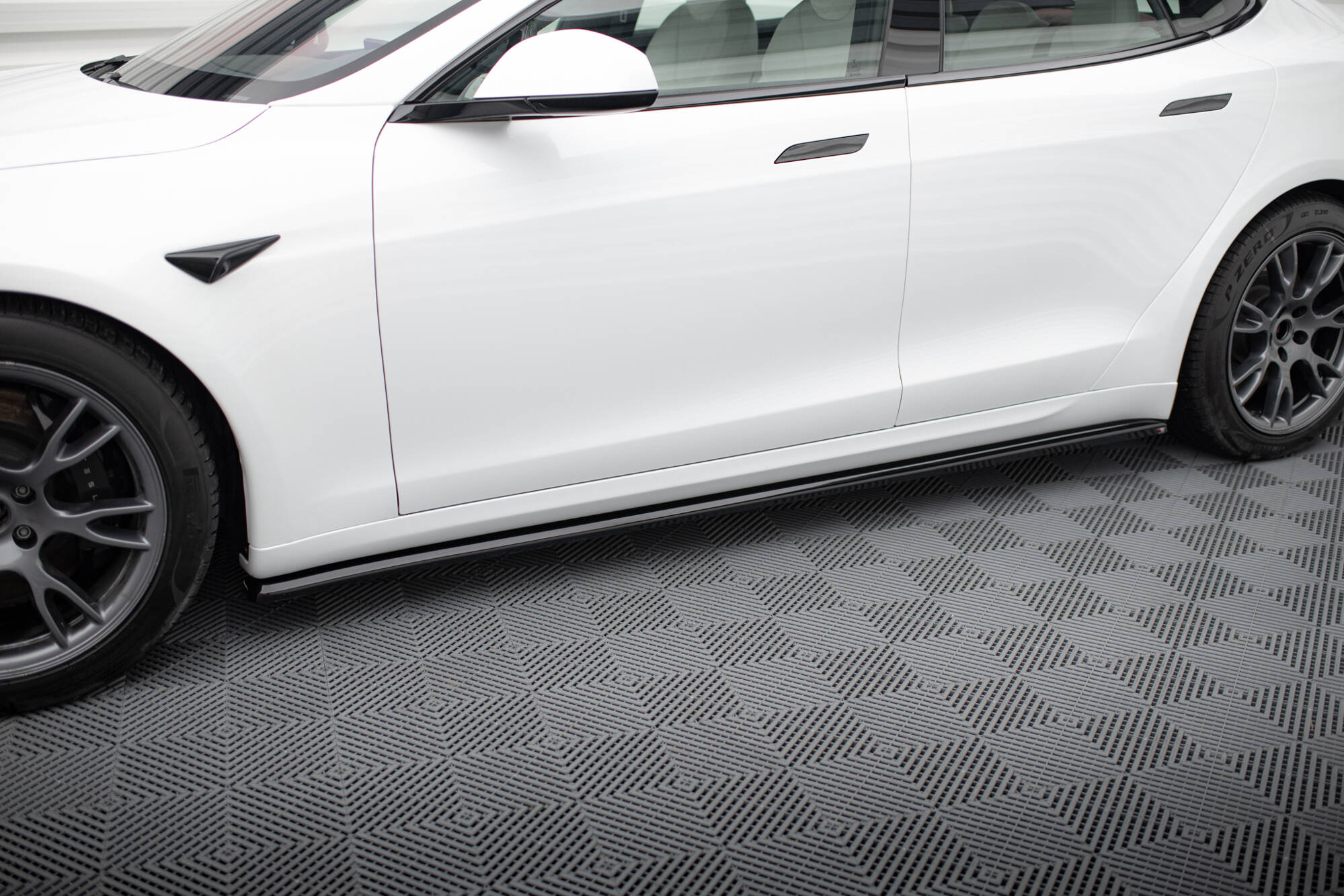 Side Skirts Diffusers V.2 Tesla Model S Plaid Mk1 Facelift - 2