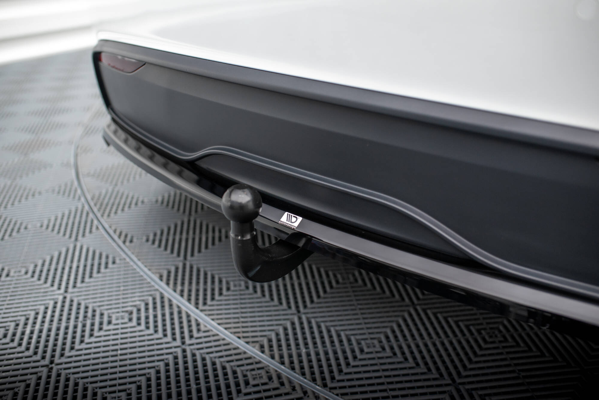 Central Rear Splitter (Vertical Bars) Tesla Model X Mk1 Facelift - 6