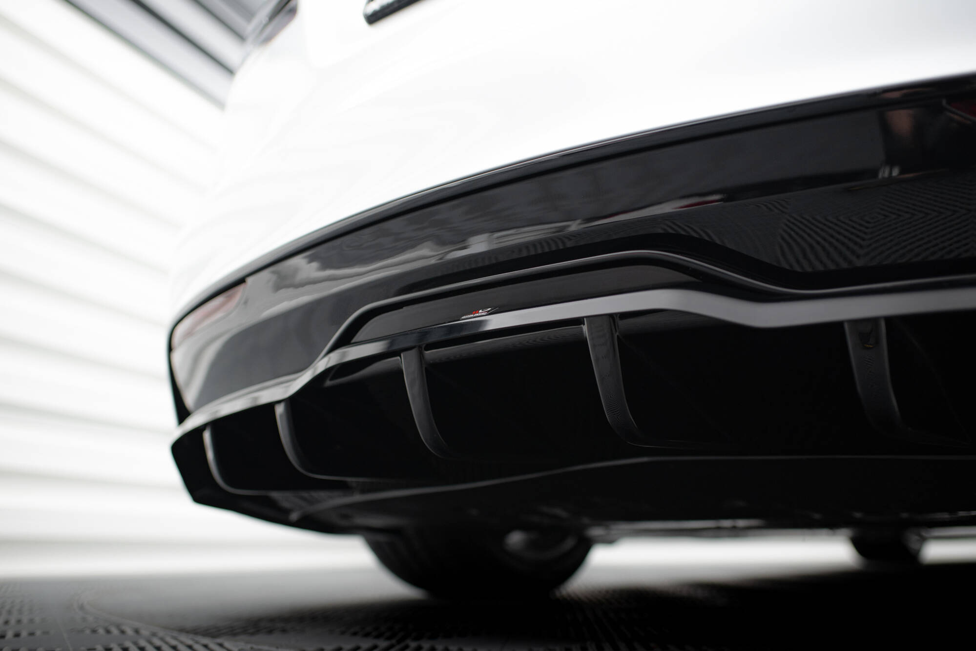 Central Rear Splitter (Vertical Bars) V.2 Tesla Model S Plaid Mk1 Facelift - 5
