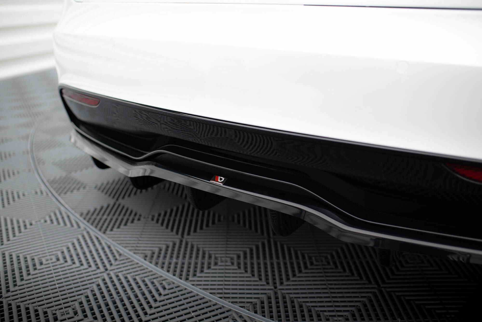 Central Rear Splitter (Vertical Bars) V.2 Tesla Model S Plaid Mk1 Facelift - 4